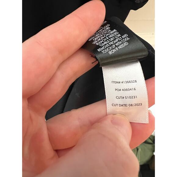 Torrid Women's 1 - 1X Black Puff Sleeve Blouse Short Sleeve V Neck Half Button - Picture 4 of 10